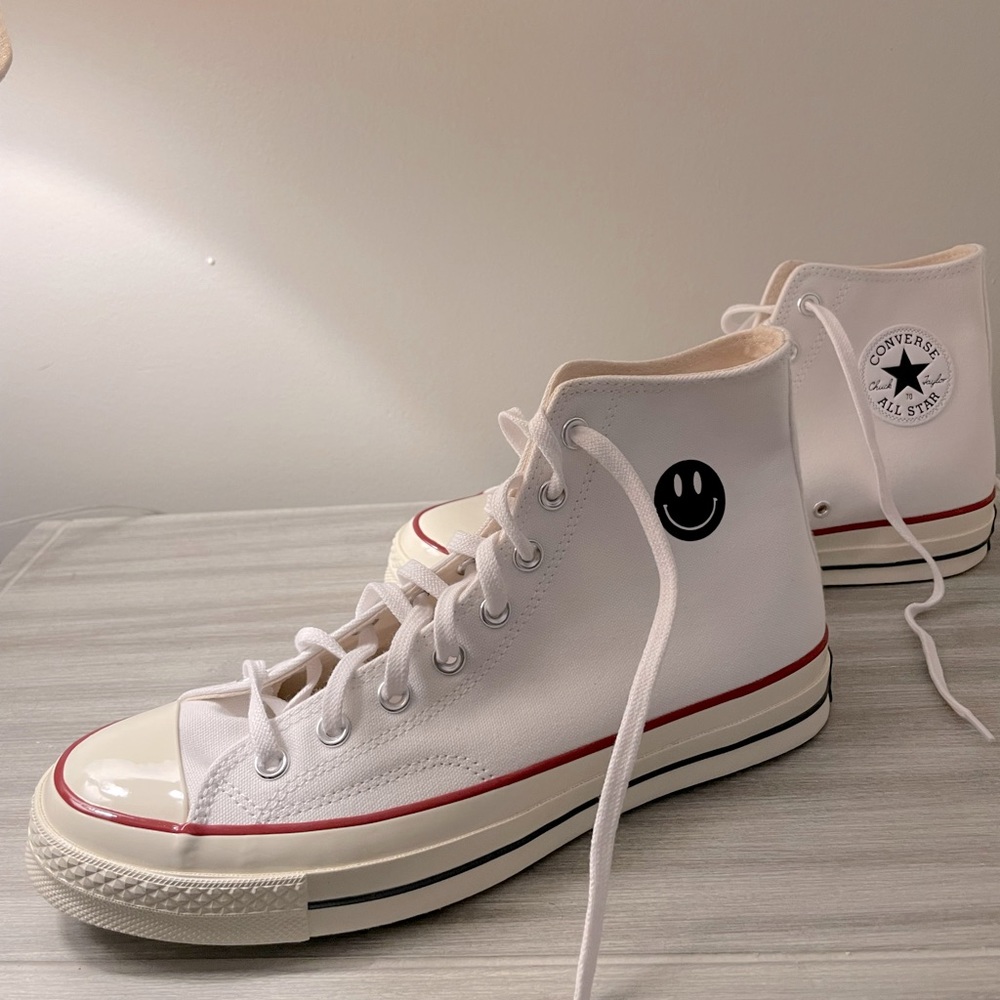 White Converse Chuck Taylor High Tops (Unisex) M’s 9 W’s 11